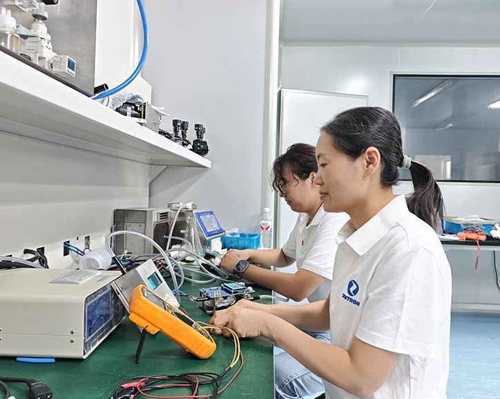 တောင်များနှင့်ပင်လယ်များကိုဖြတ်ကျော်အုပ်ထိန်းသူများ | Zetron MS800A လေအရည်အသွေးစောင့်ကြည့်ရေးစနစ်သည် ဆော်ဒီအာရေဗျပရောဂျက်တွင် ယုံကြည်စိတ်ချစွာ လည်ပတ်နေသည်။